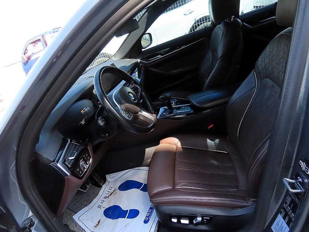 BMW 5-Series — photo 05