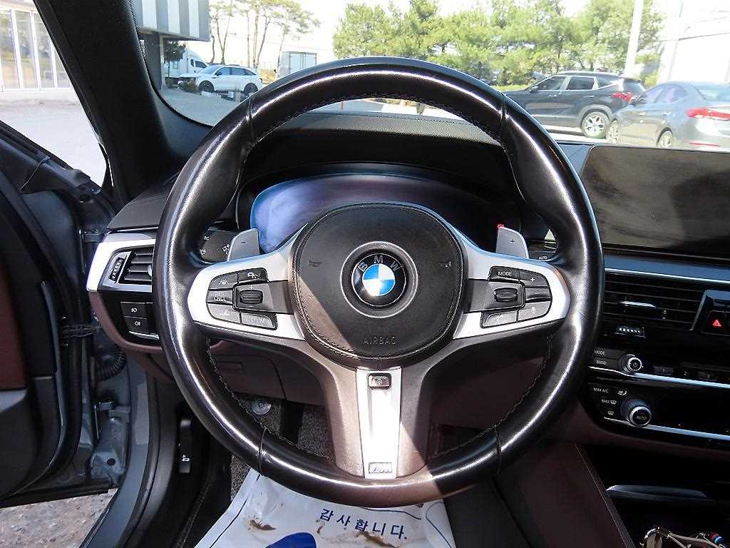 BMW 5-Series — photo 08