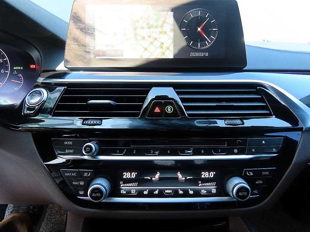 BMW 5-Series — photo 13