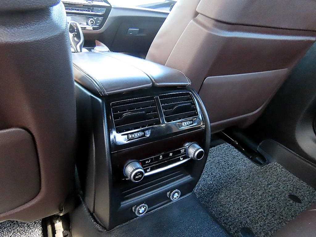 BMW 5-Series — photo 16