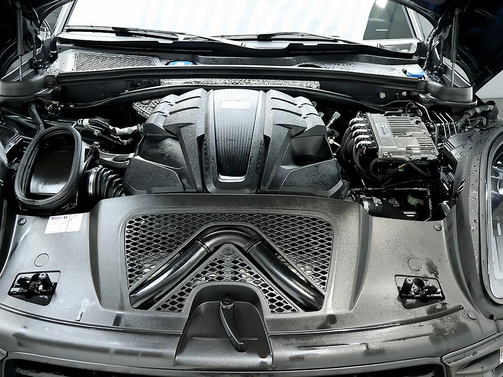 Porsche Macan — photo 07