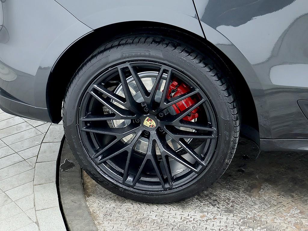 Porsche Macan — photo 08