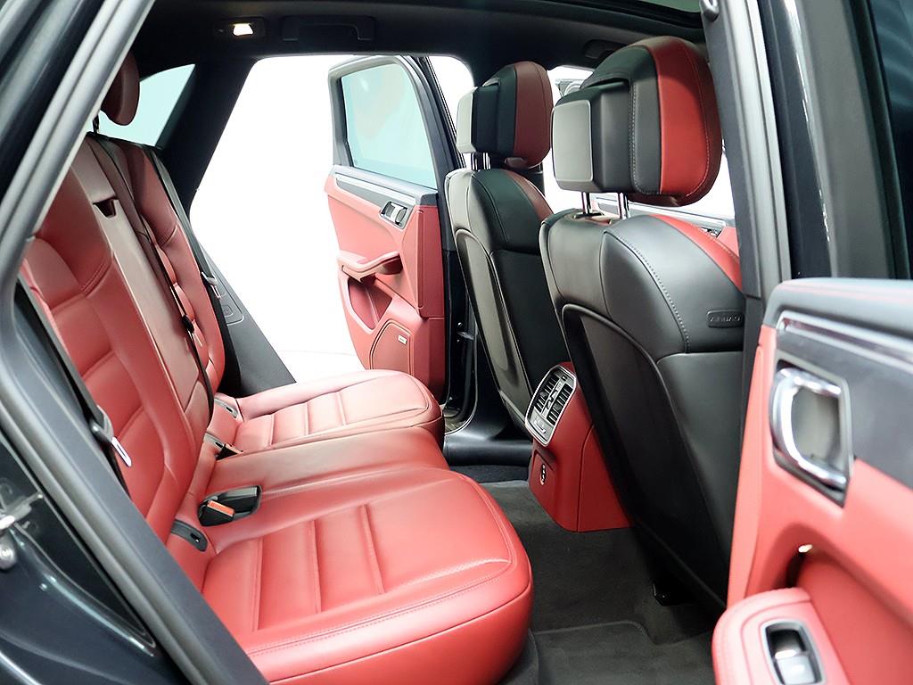 Porsche Macan — photo 12