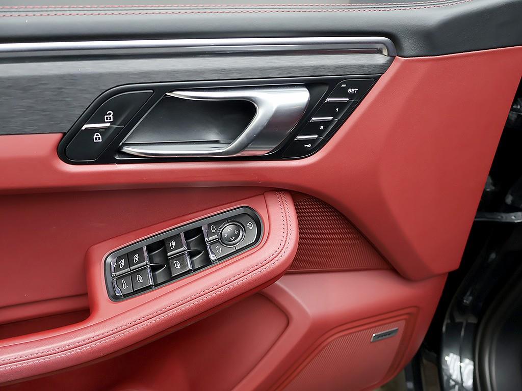 Porsche Macan — photo 14