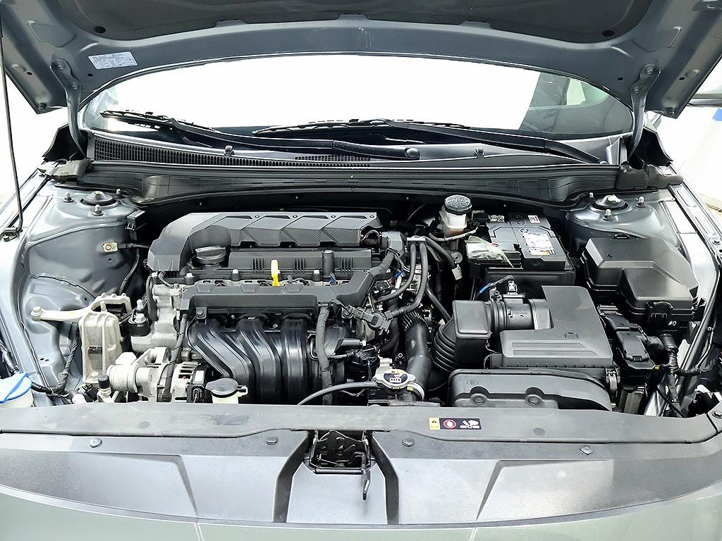 Hyundai Avante — photo 08