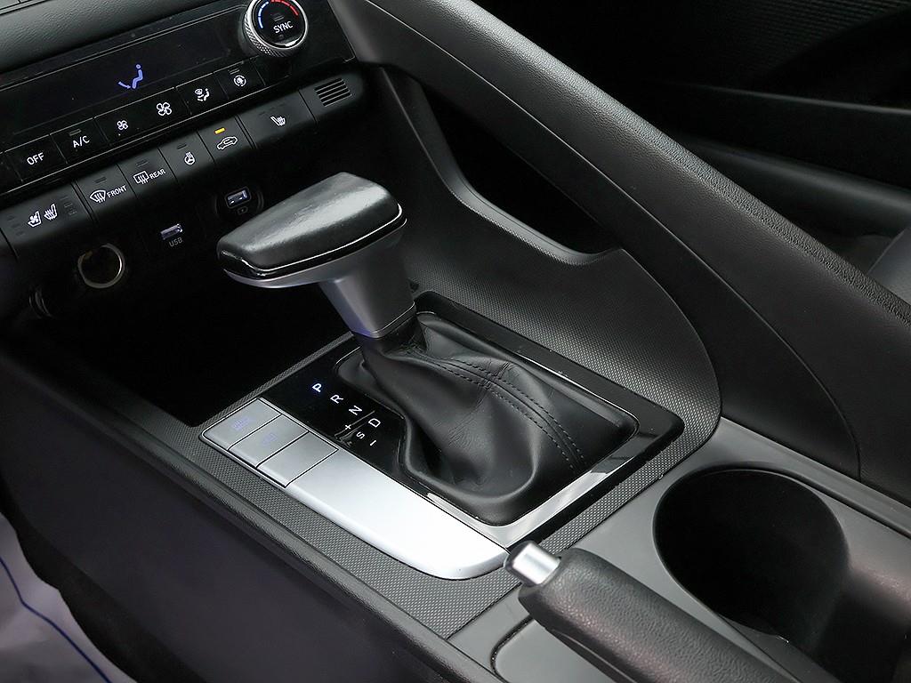 Hyundai Avante — photo 10