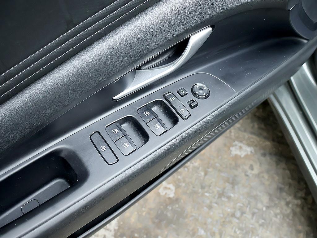Hyundai Avante — photo 13