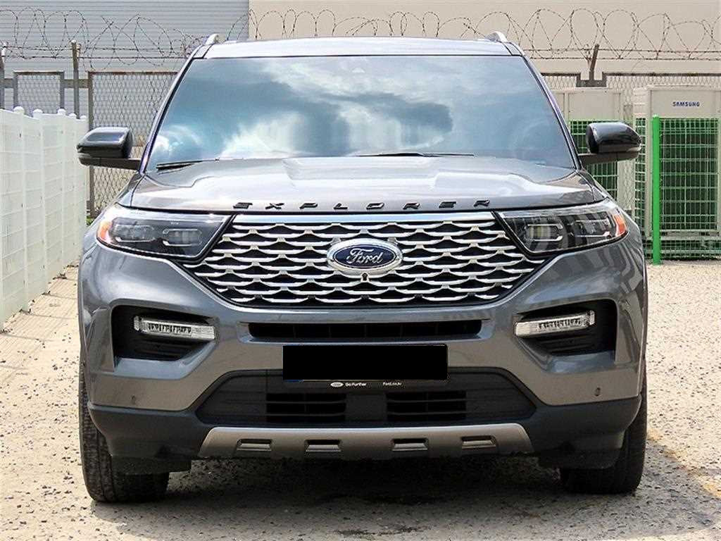 Ford Explorer — photo 02