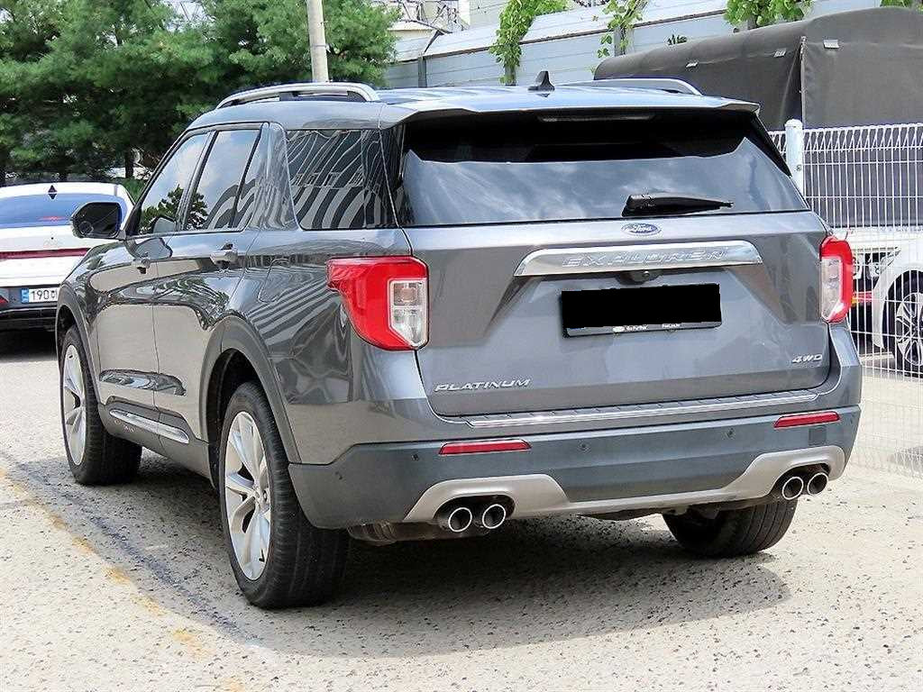 Ford Explorer — photo 03