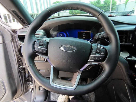 Ford Explorer — photo 08