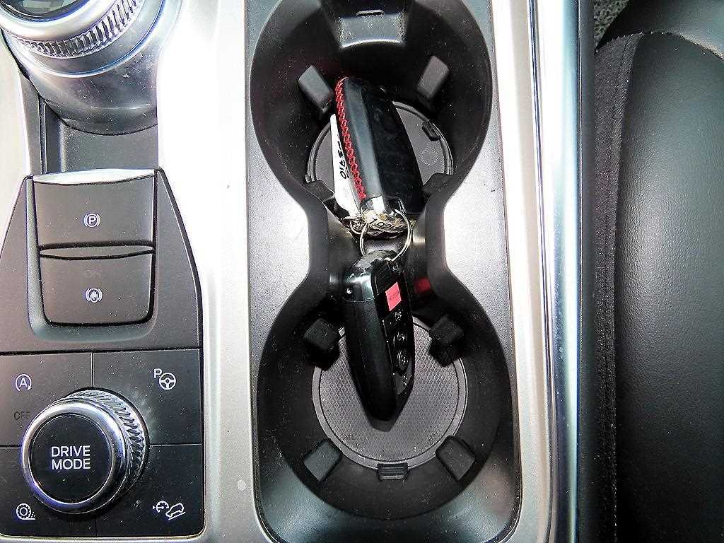 Ford Explorer — photo 12