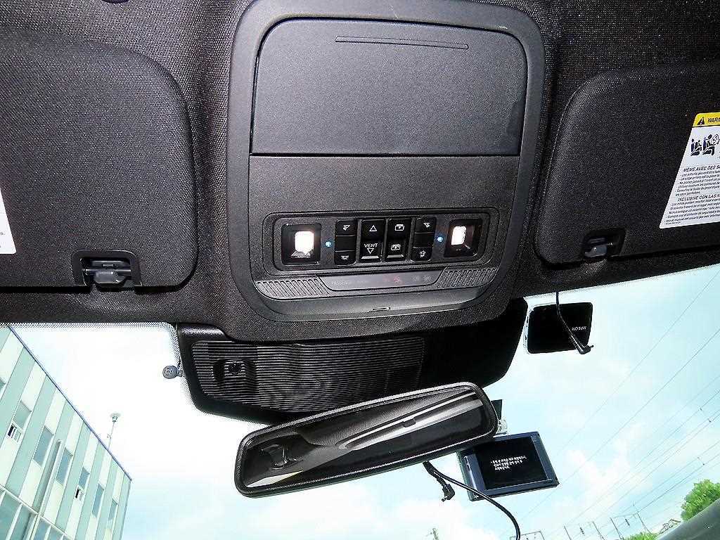 Ford Explorer — photo 14