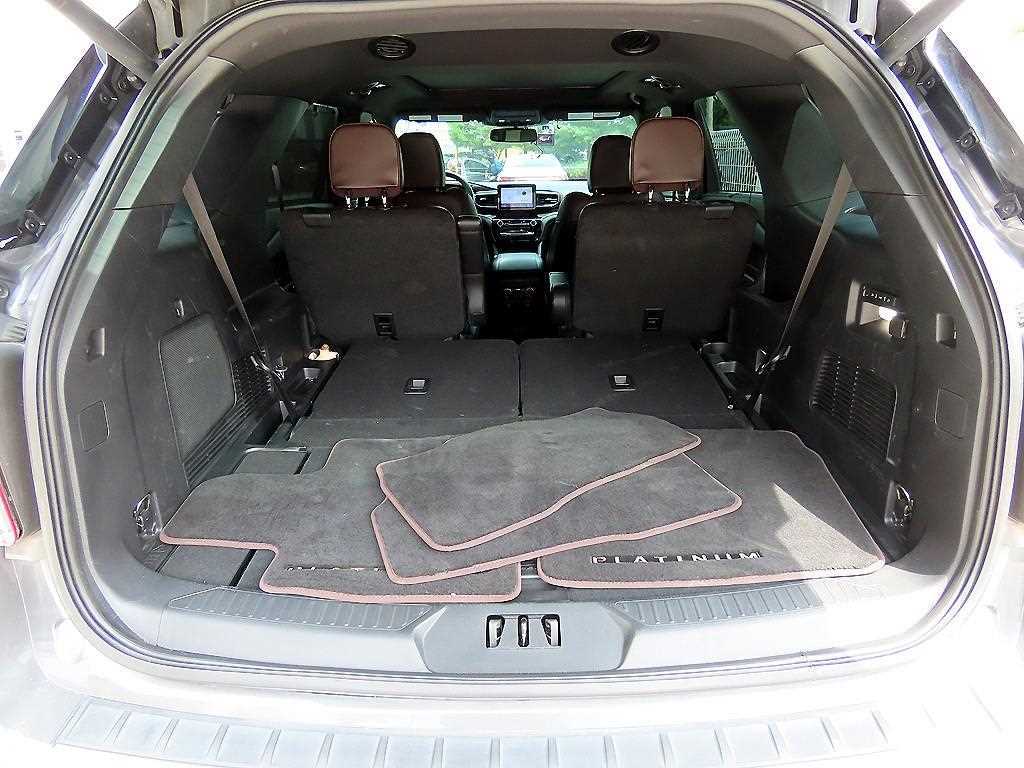 Ford Explorer — photo 17