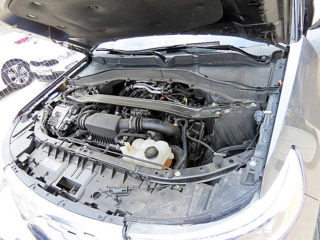 Ford Explorer — photo 19