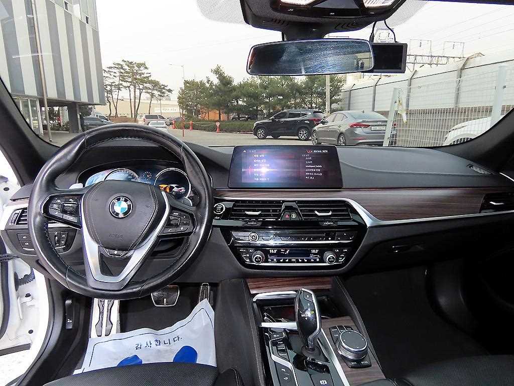 BMW 5-Series — photo 07