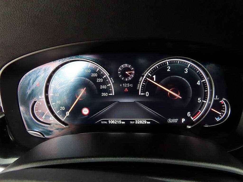 BMW 5-Series — photo 09