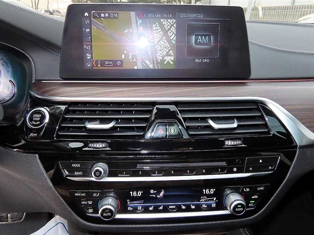BMW 5-Series — photo 13