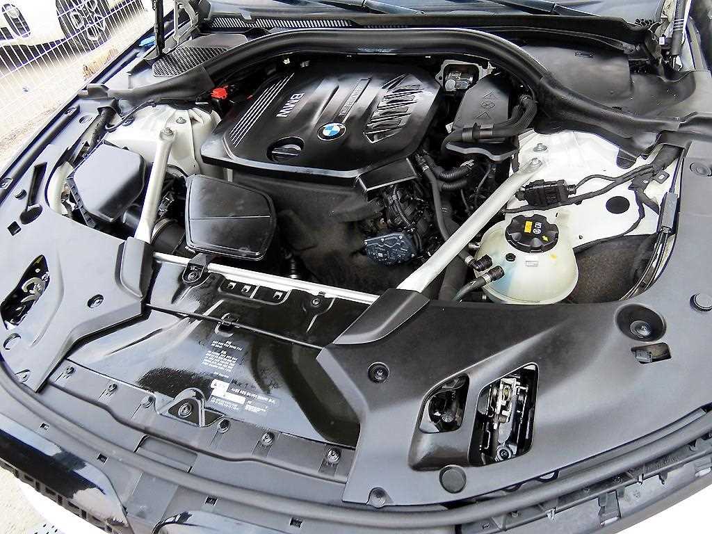 BMW 5-Series — photo 19