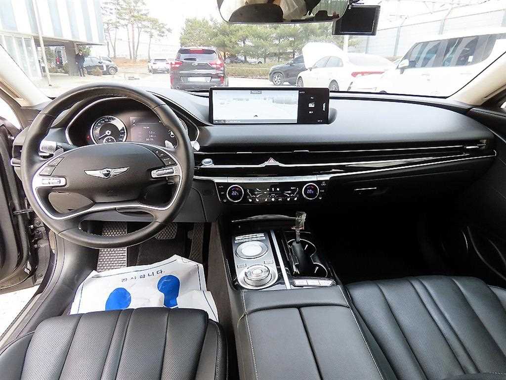 Genesis G80 — photo 07