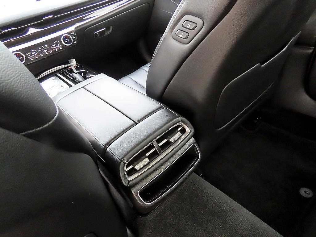 Genesis G80 — photo 16