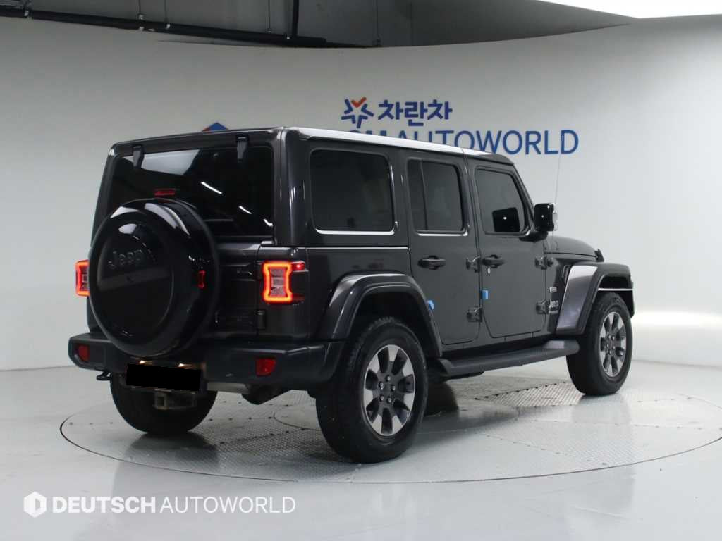 Jeep Wrangler — photo 02