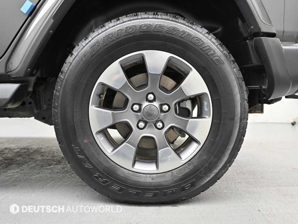 Jeep Wrangler — photo 05