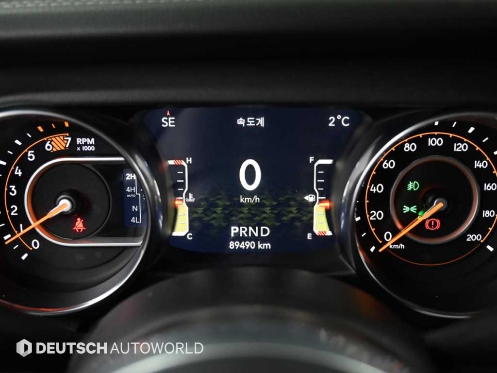 Jeep Wrangler — photo 08