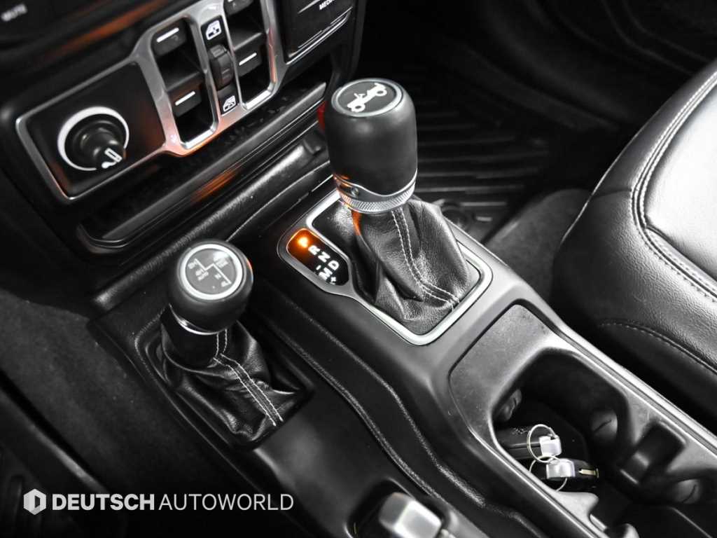 Jeep Wrangler — photo 09