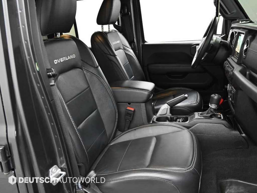 Jeep Wrangler — photo 10