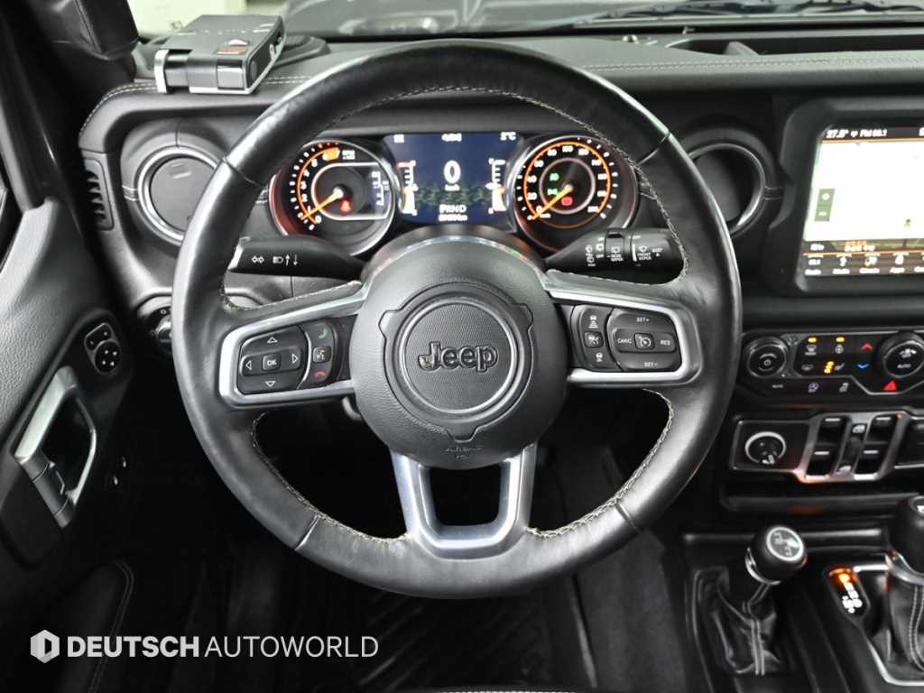 Jeep Wrangler — photo 13