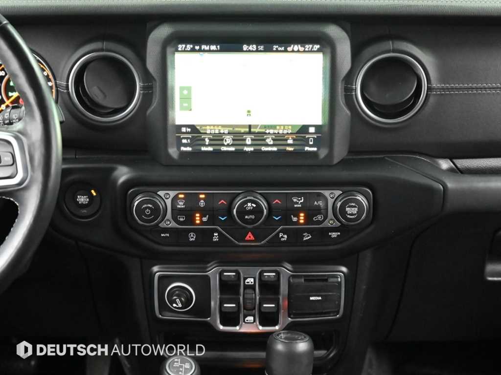 Jeep Wrangler — photo 14