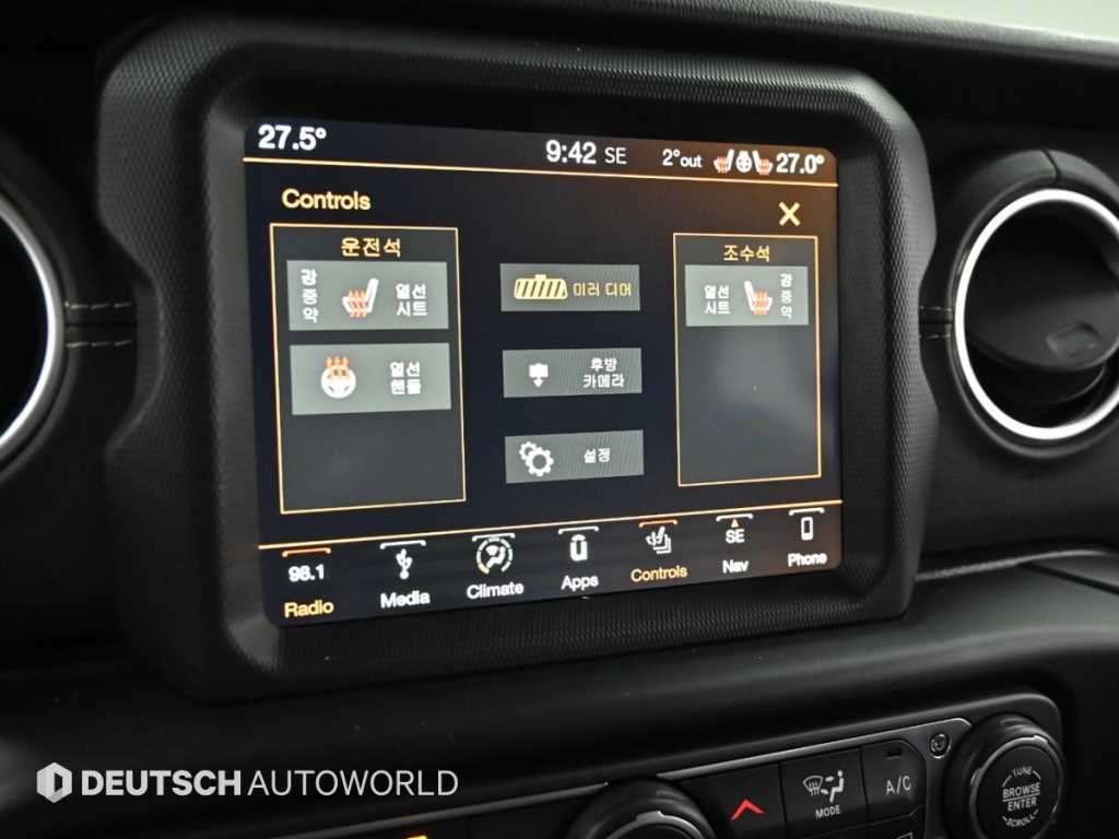 Jeep Wrangler — photo 17