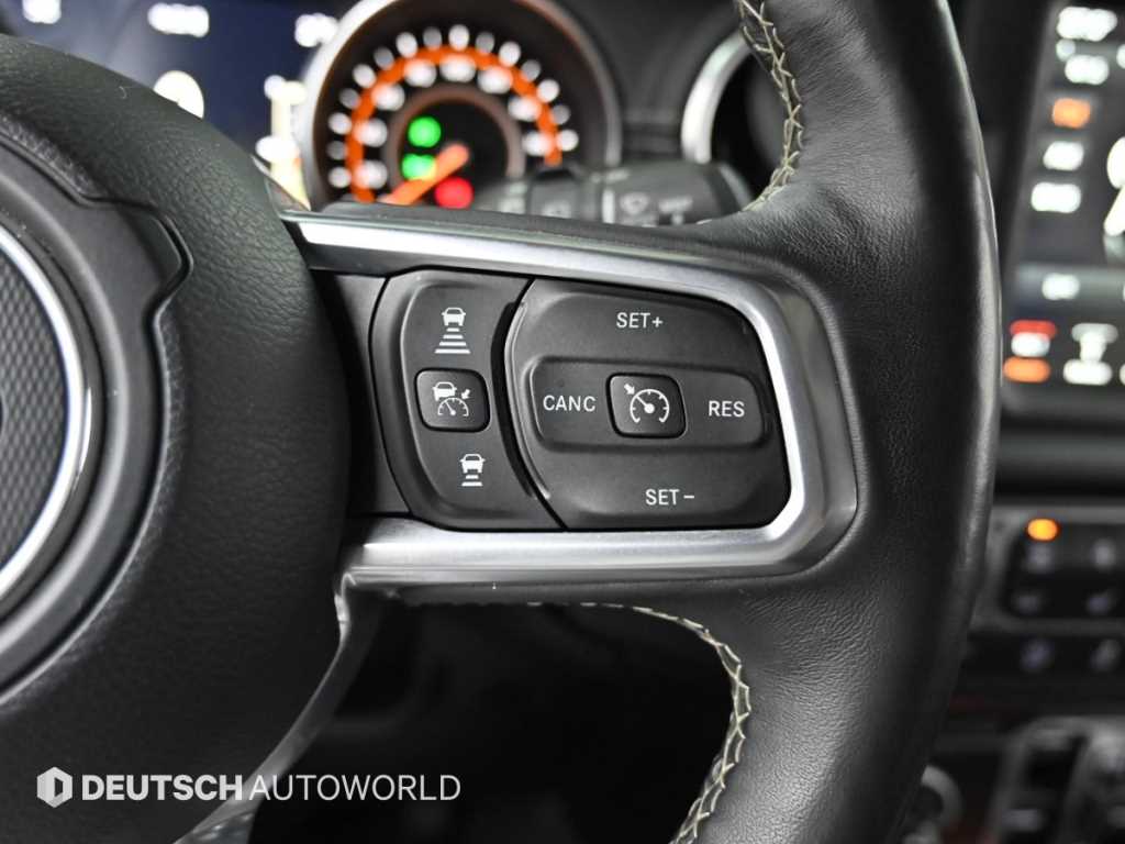 Jeep Wrangler — photo 18