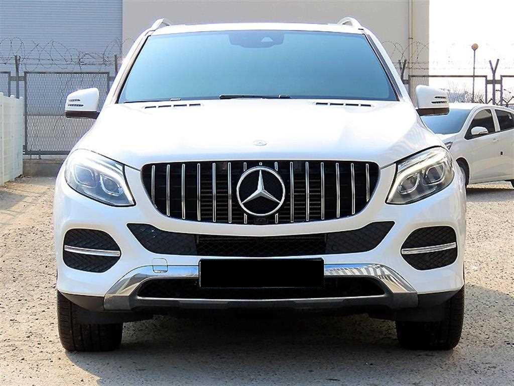 Mercedes-Benz GLE-Class — photo 01