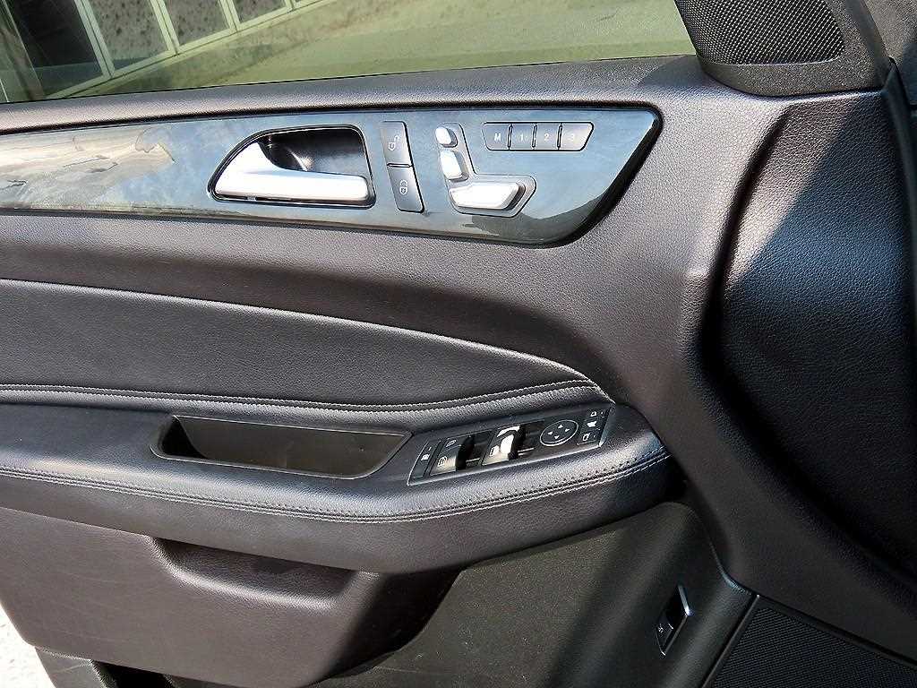 Mercedes-Benz GLE-Class — photo 11
