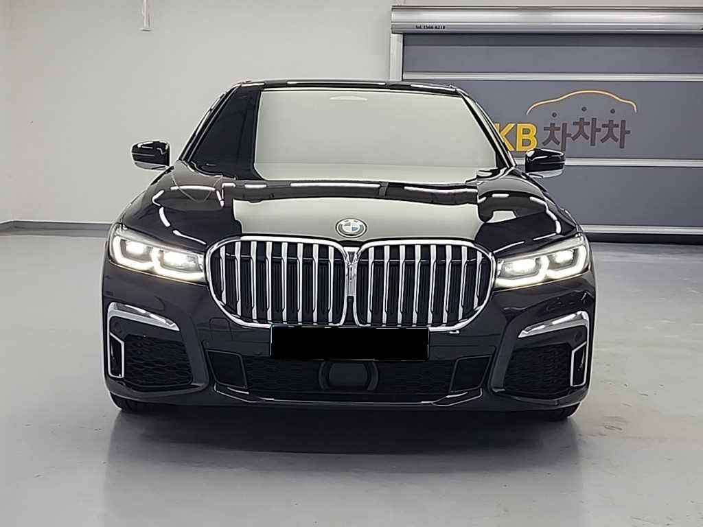BMW 7-Series — photo 02
