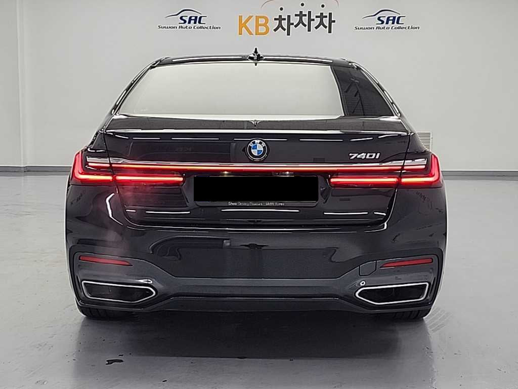 BMW 7-Series — photo 03