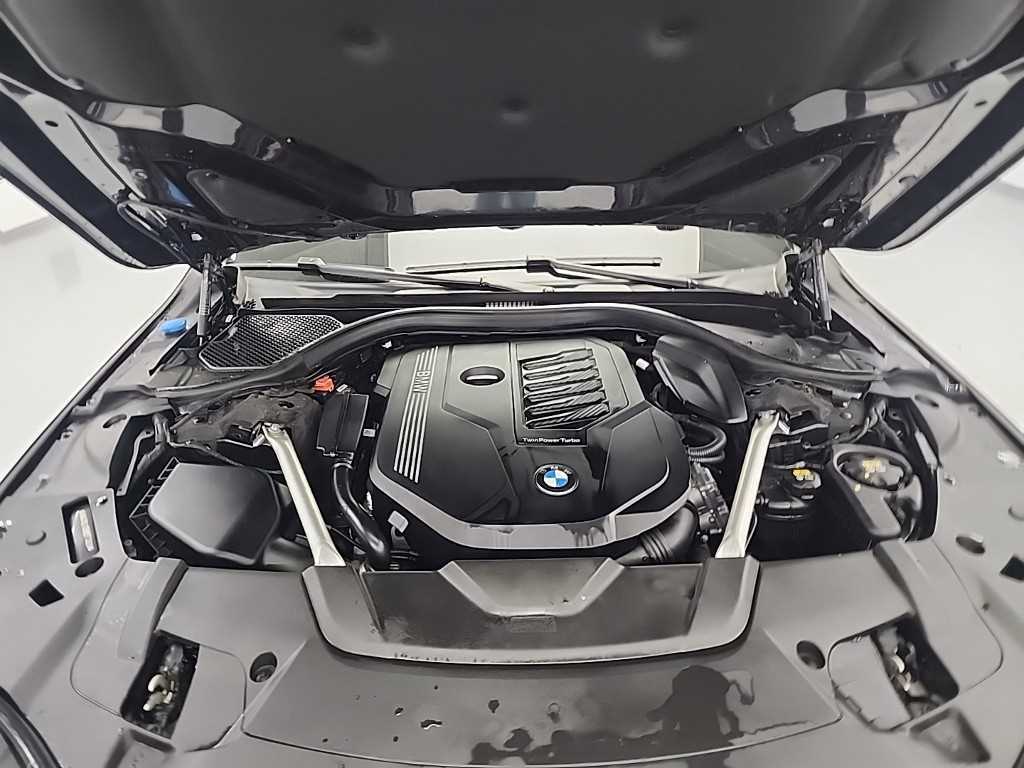 BMW 7-Series — photo 05