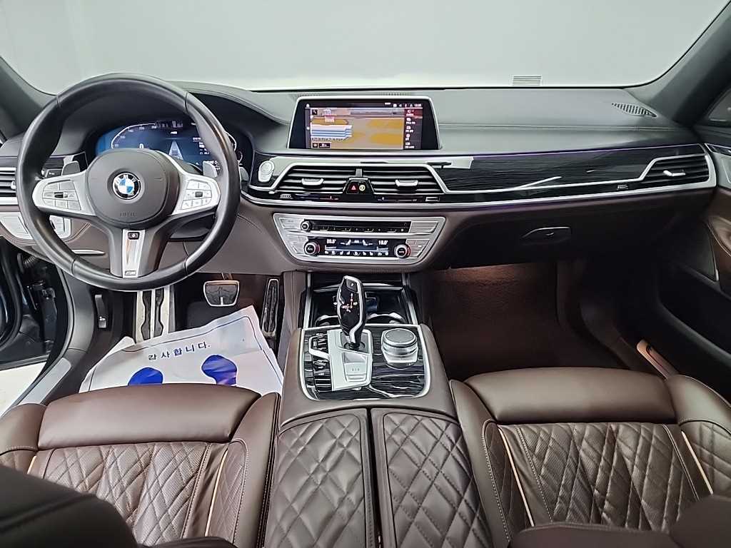 BMW 7-Series — photo 07