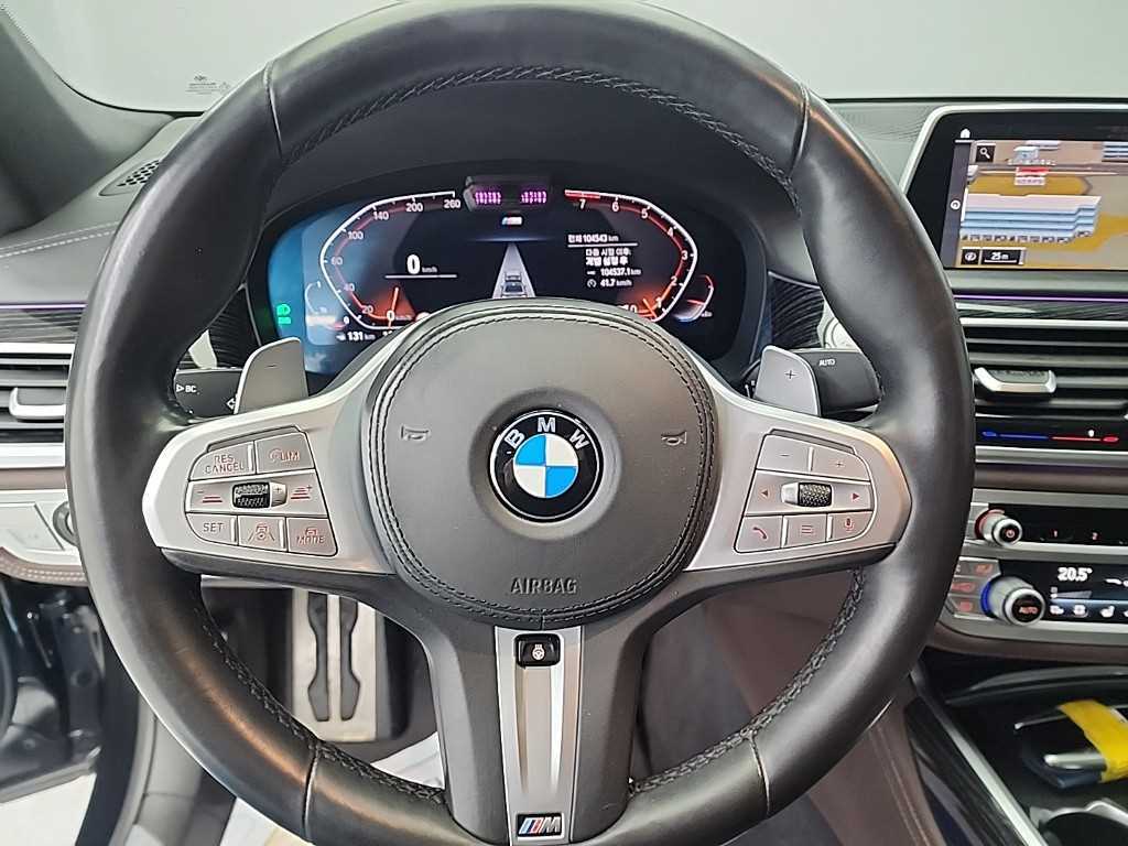 BMW 7-Series — photo 09