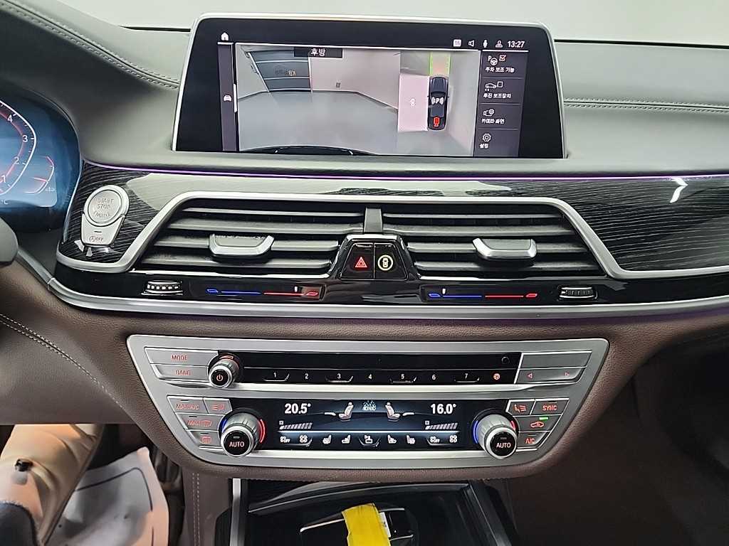 BMW 7-Series — photo 10