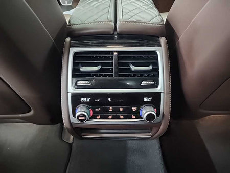 BMW 7-Series — photo 13