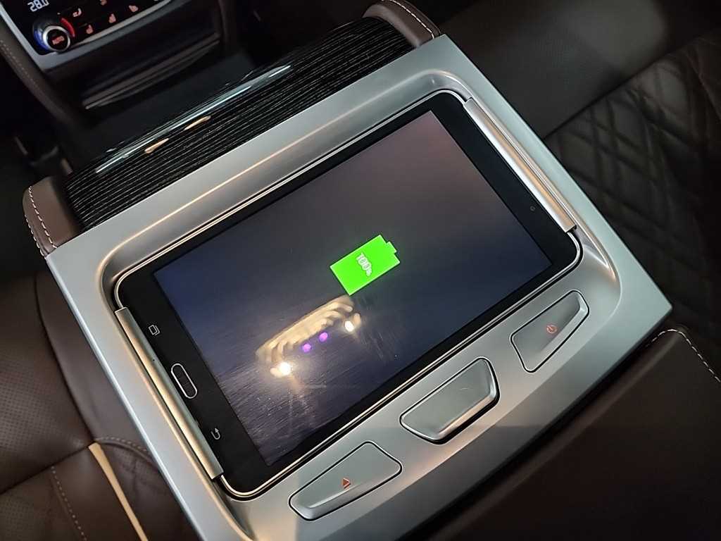 BMW 7-Series — photo 14