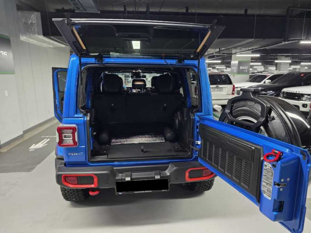 Jeep Wrangler — photo 10