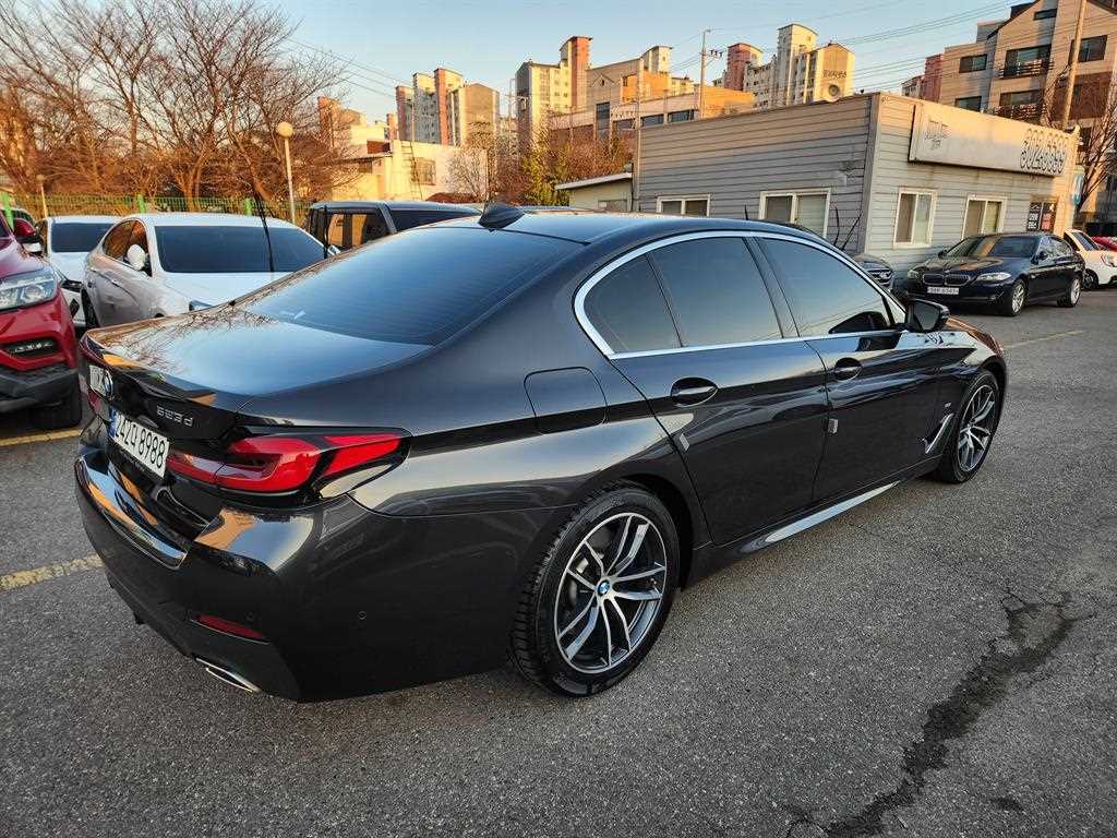 BMW 5-Series — photo 05