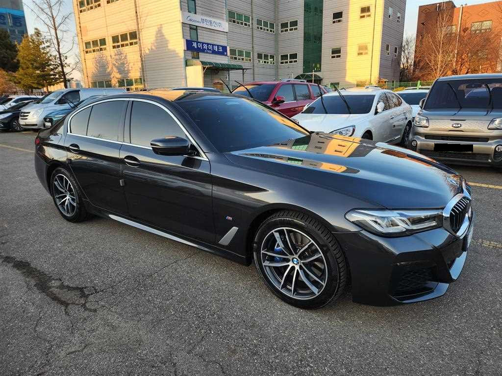 BMW 5-Series — photo 06