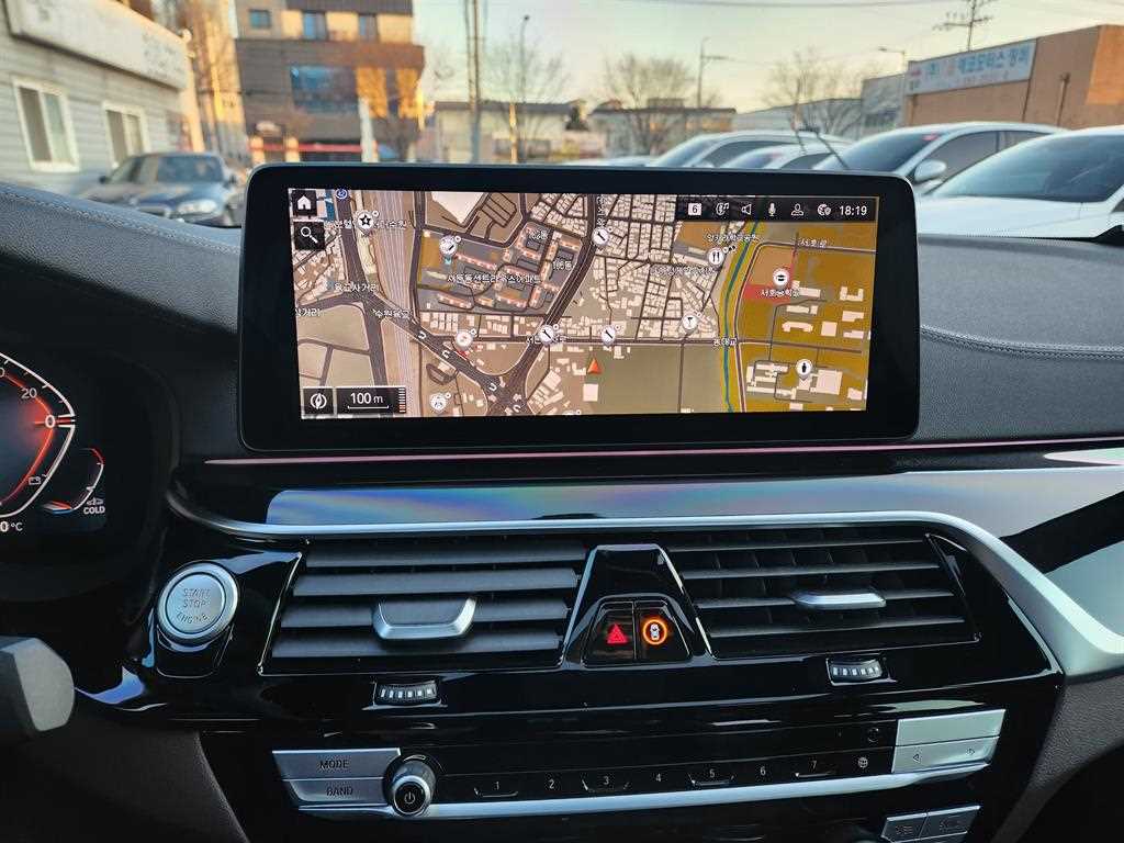 BMW 5-Series — photo 11