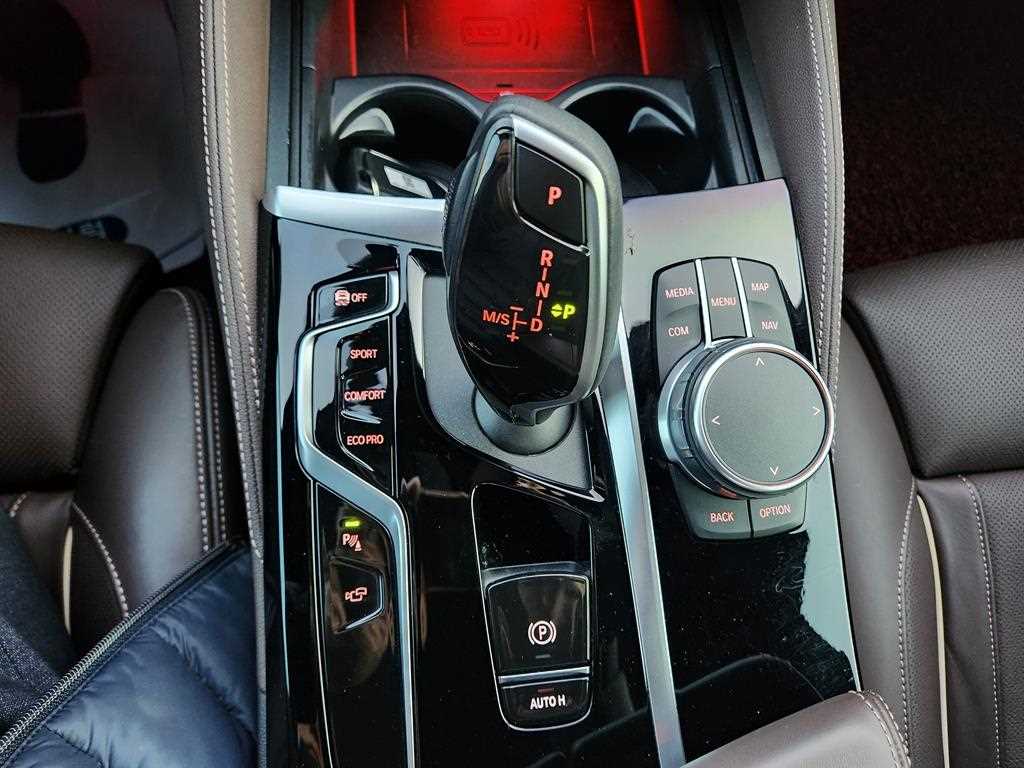 BMW 5-Series — photo 17