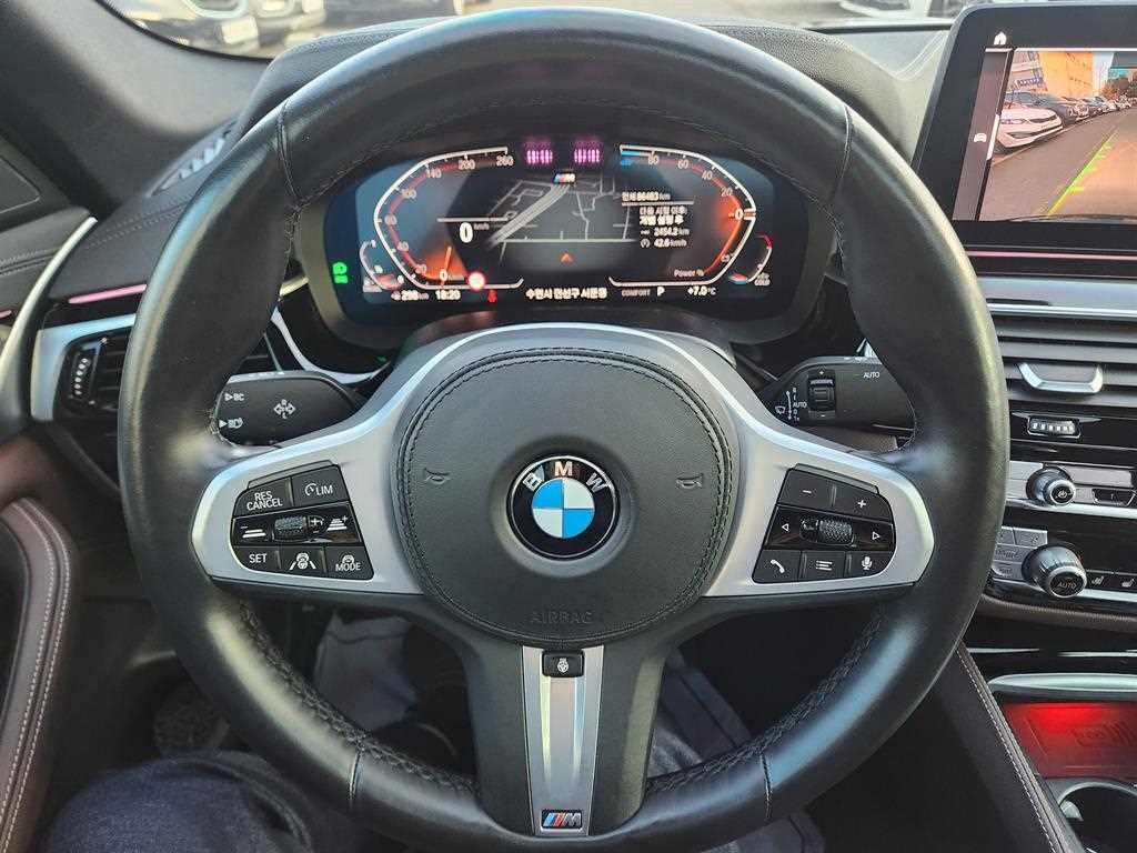 BMW 5-Series — photo 18