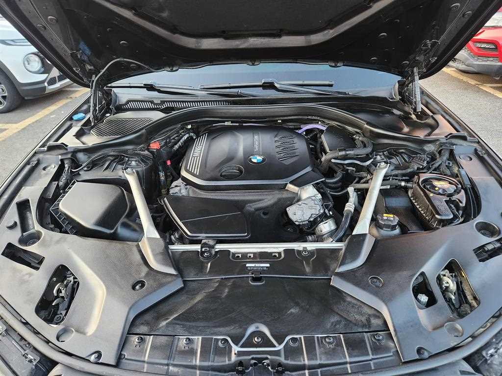 BMW 5-Series — photo 19